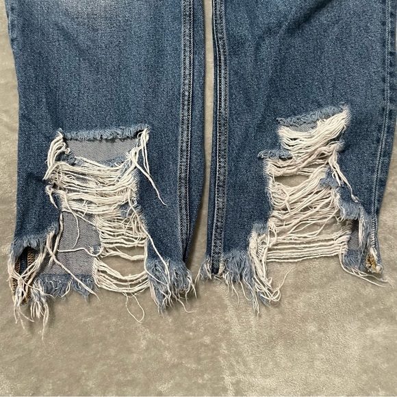 Hidden Distressed Cut Off Hem Jeans Size 31 - Picture 3 of 10